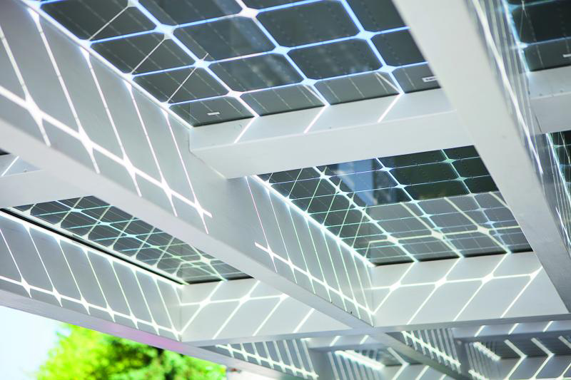 Solarwatt glas-glas zonnepanelen in dubbele carport, Radebeul