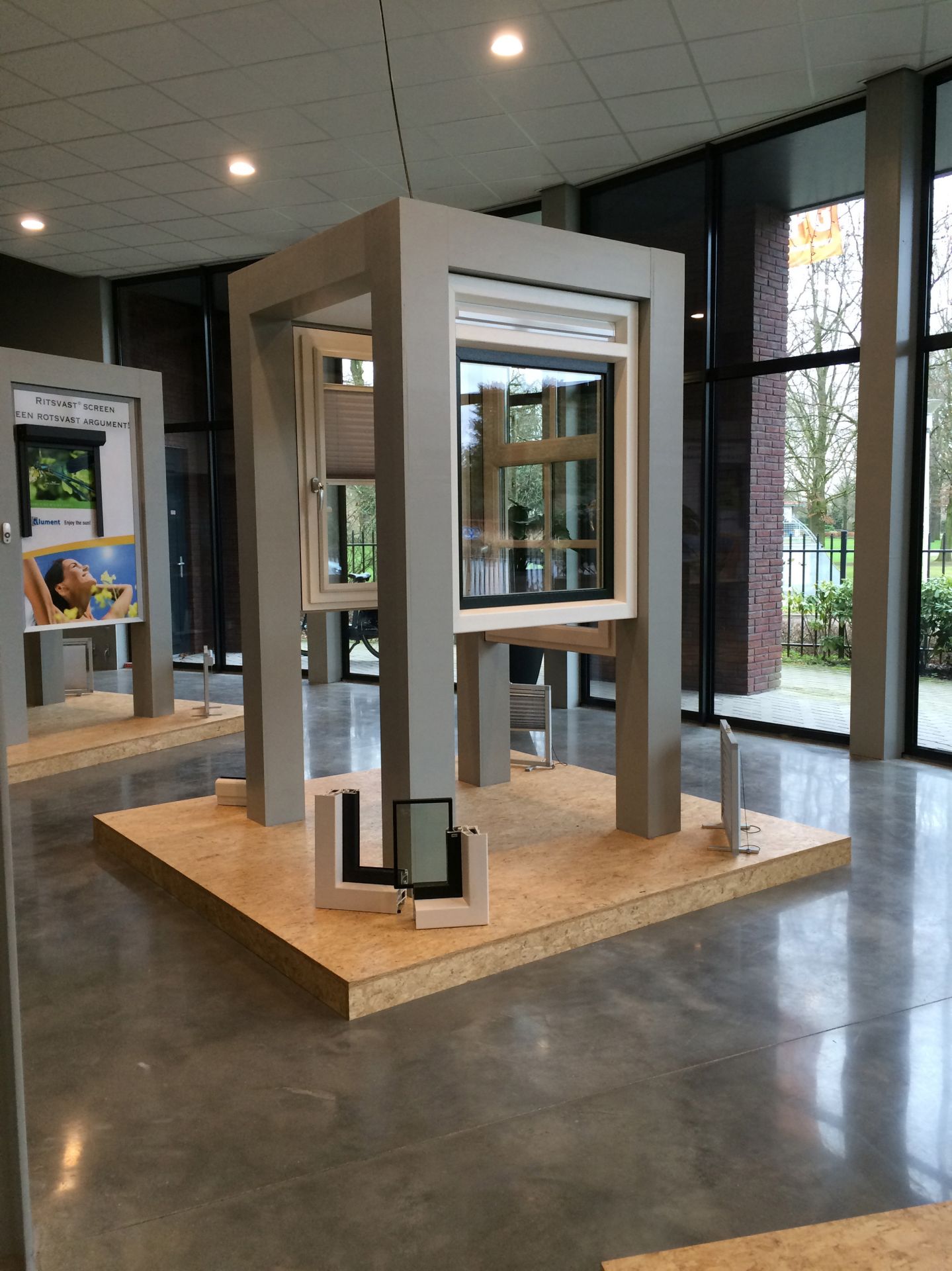 Smartply OSB3-plaatmateriaal fraaie en betaalbare oplossing voor productdisplays Smartply OSB3-plaatmateriaal fraaie en betaalbare oplossing voor productdisplays