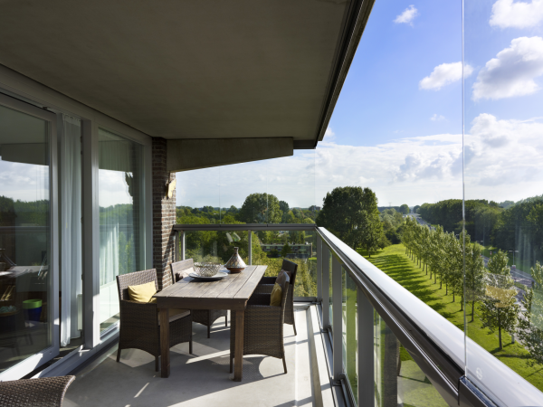 Een extra leefruimte en besparing op energie met M-View balkonbeglazing van Metaglas