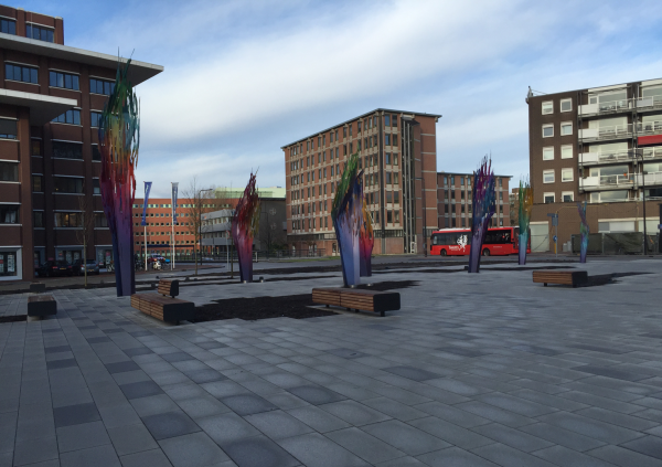 Het nieuwe Koningsplein in Enschede is ingericht met op maat gemaakt Falco straatmeubilair