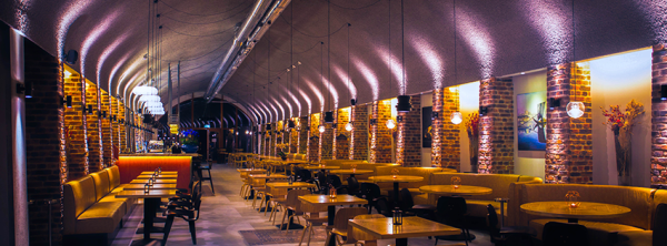 ACONOR geluidsabsorberende spuitpleister op cellulosebasis in restaurant Opporto, Rotterdam