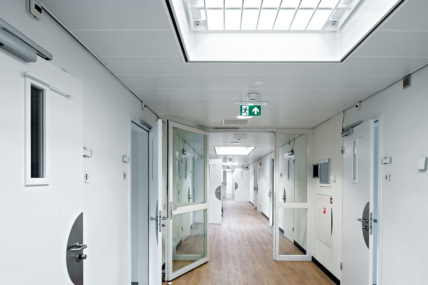 Noodverlichting aangestuurd door DALI in TBS-kliniek Noodverlichting aangestuurd door DALI in TBS-kliniek