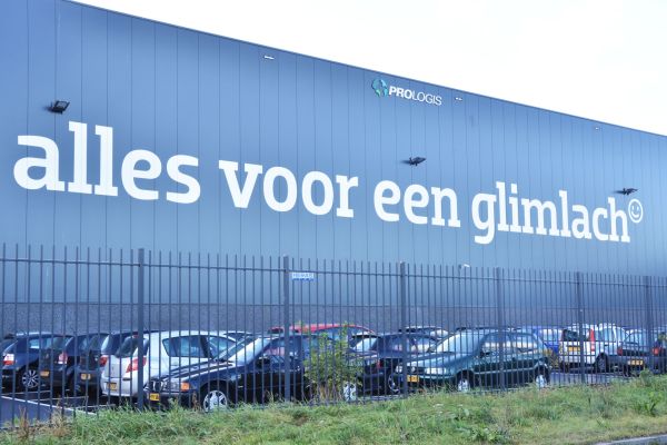 Coolblue kiest voor duurzaam hekwerk Heras