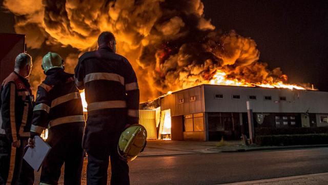 Anticipeer op brandgevaar met demontabele plafondsystemen van Faay