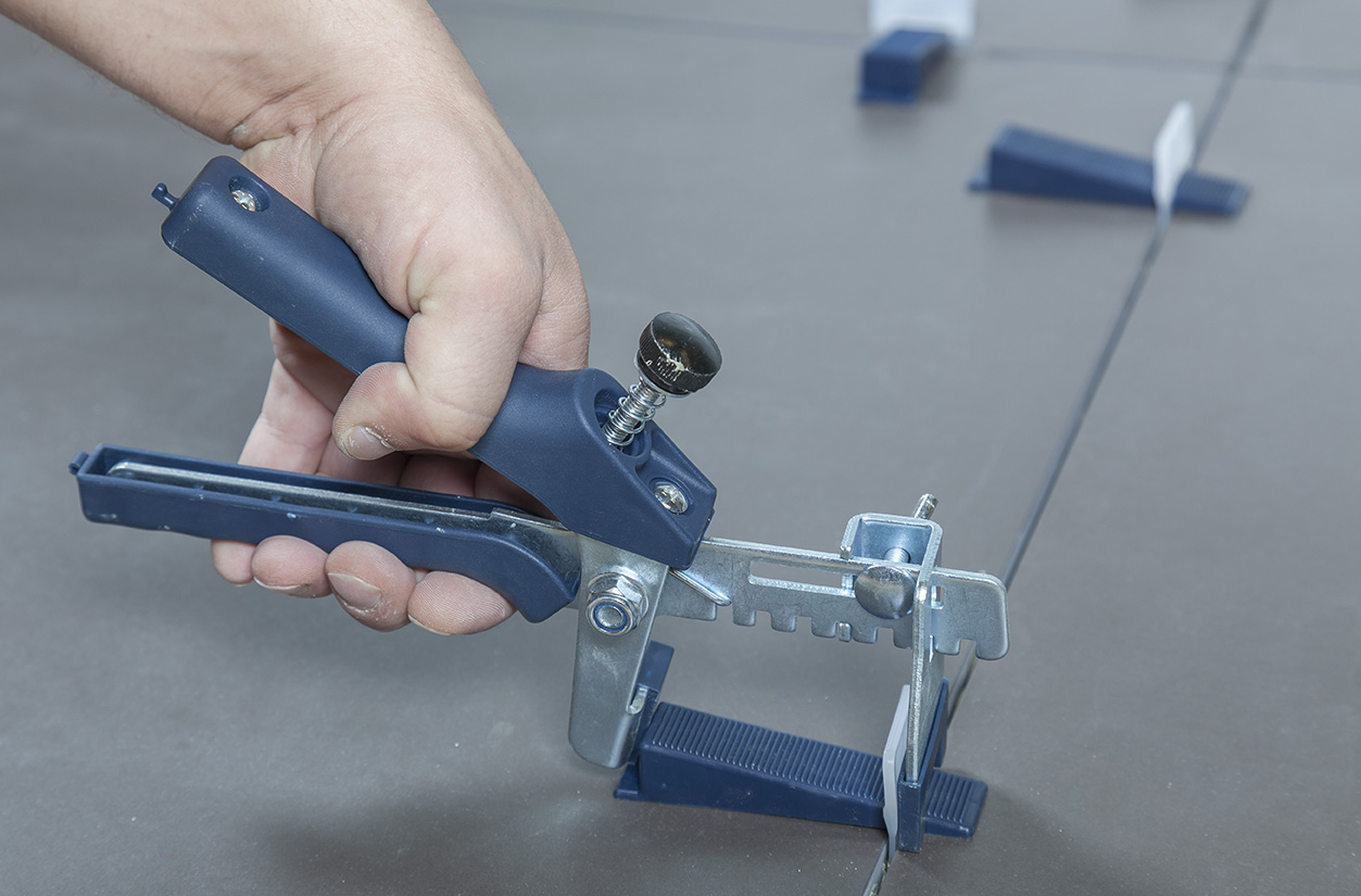 Het Bostik Leveling System: 100% gegarandeerd strakke en vlakke vloer- en wandtegels Het Bostik Leveling System: 100% gegarandeerd strakke en vlakke vloer- en wandtegels