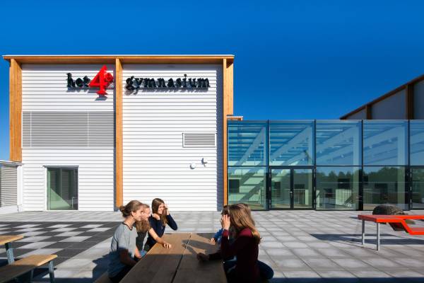 Groot dakterras op energieneutrale Frisse School