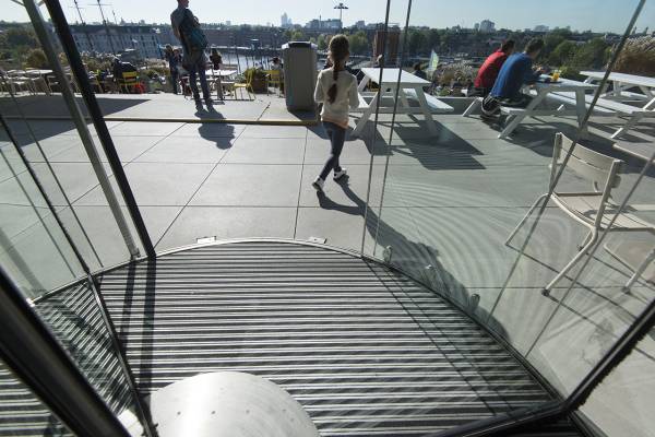 Zoontjens tegels op dakterras Nemo Amsterdam