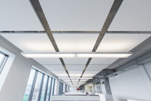 ROCKFON introduceert Eclipse: het akoestische en esthetische plafondeiland voor gebouwen met een industrieel interieur 