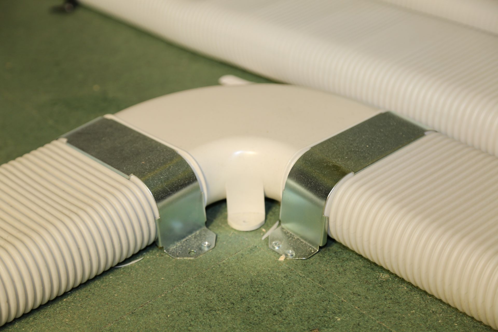 7 nieuwe onderdelen vervolledigen het Renson Easyflex ventilatiekanalen-assortiment 7 nieuwe onderdelen vervolledigen het Renson Easyflex ventilatiekanalen-assortiment