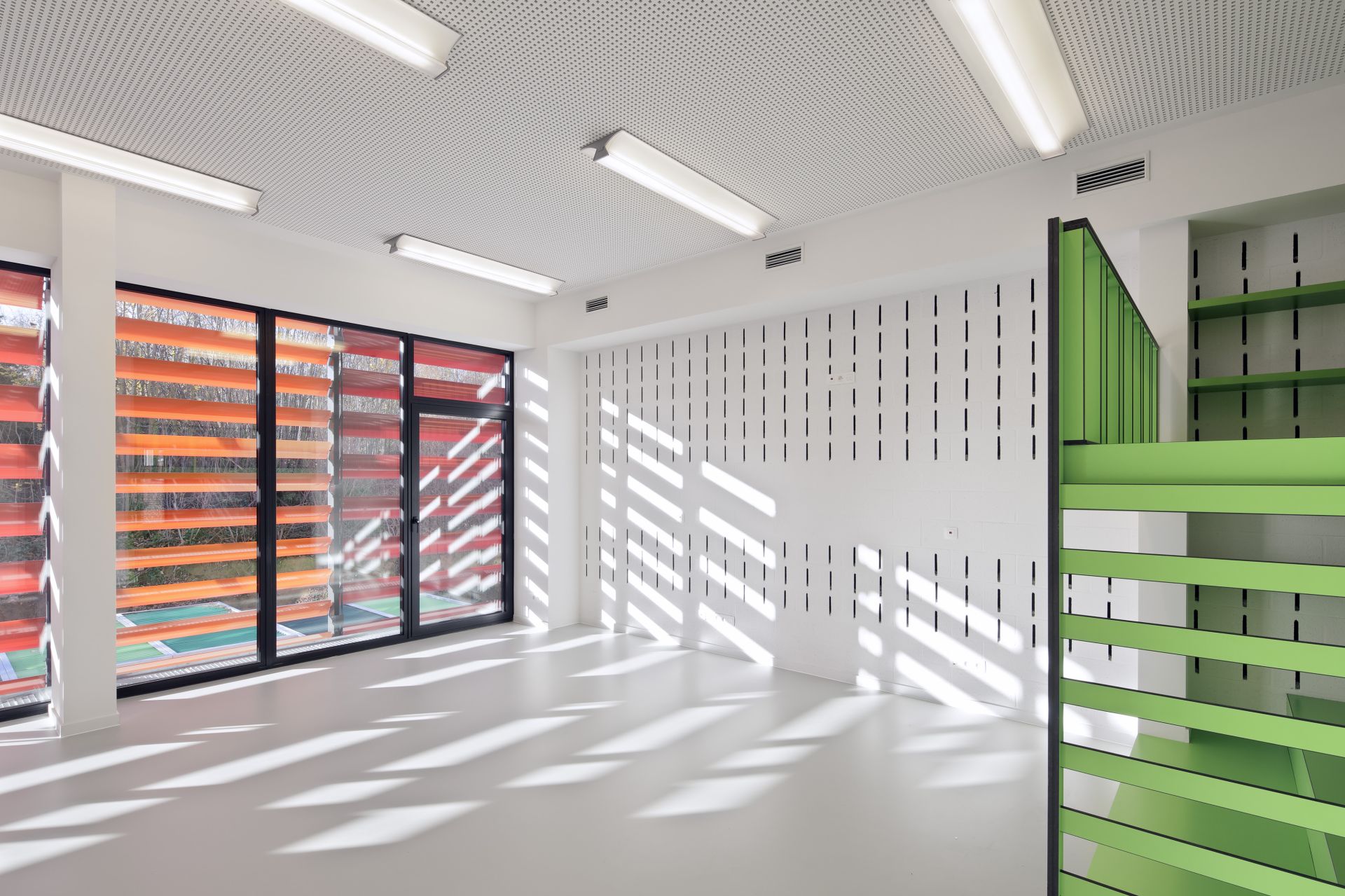 Geluidsabsorptie integreren in een stabiele (scheidings)wand Geluidsabsorptie integreren in een stabiele (scheidings)wand