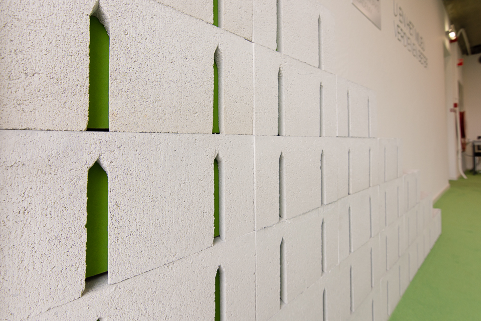 Geluidsabsorptie integreren in een stabiele (scheidings)wand Geluidsabsorptie integreren in een stabiele (scheidings)wand