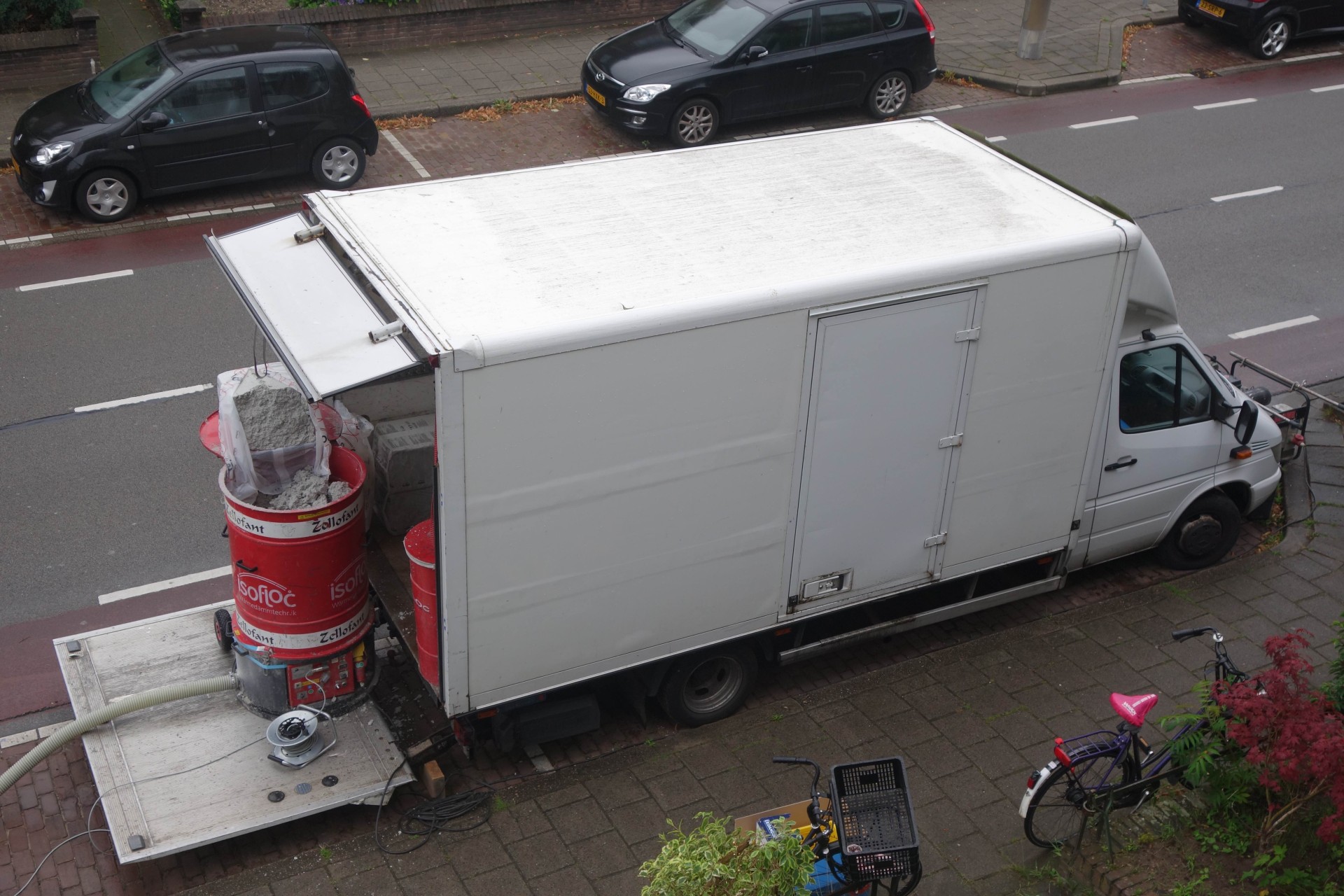 Doordachte na-isolatie op basis van natuurlijke, duurzame cellulose (Isofloc) Doordachte na-isolatie op basis van natuurlijke, duurzame cellulose (Isofloc)