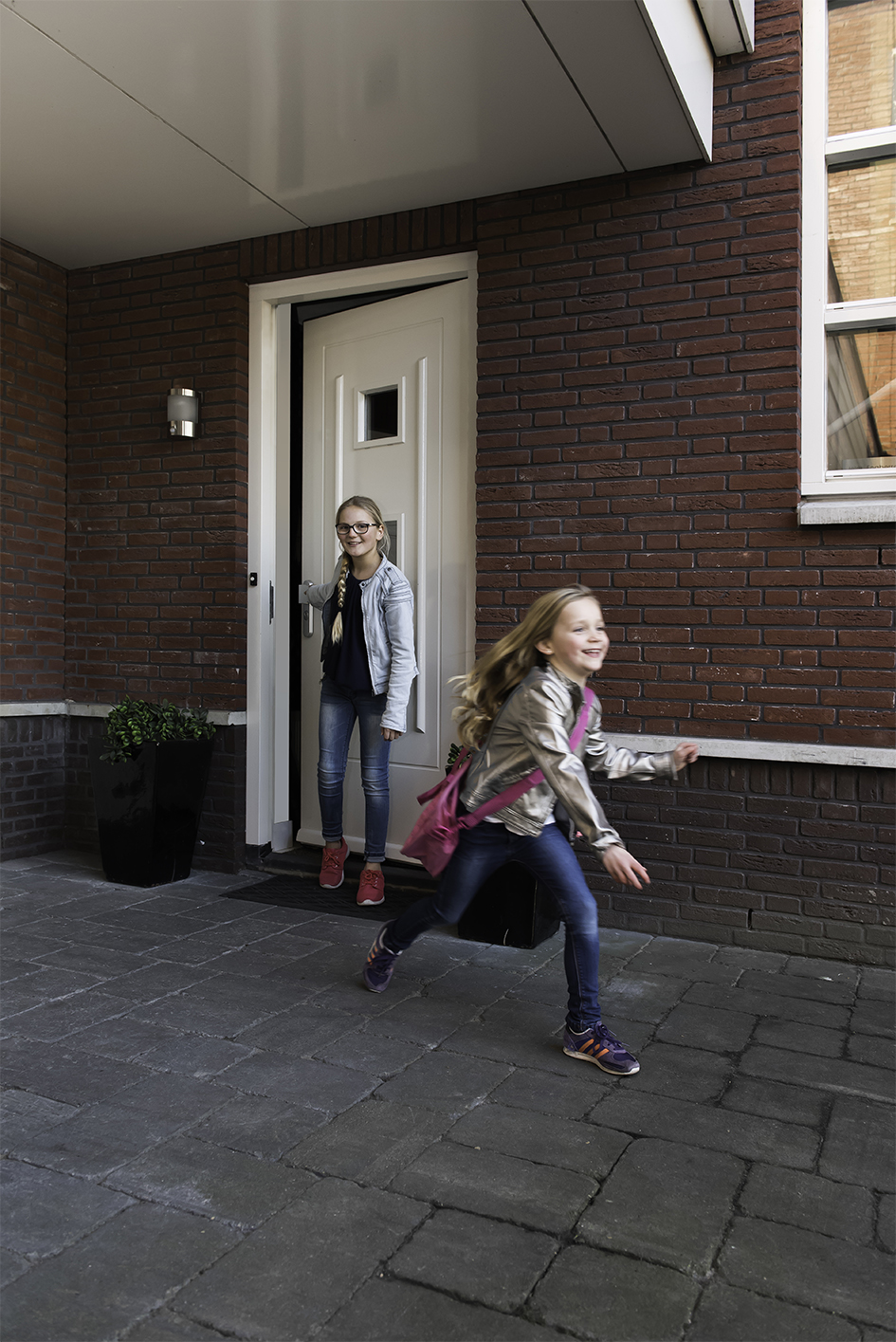 Deur dichttrekken is altijd op slot met de Nemef 4100 plus Deur dichttrekken is altijd op slot met de Nemef 4100 plus