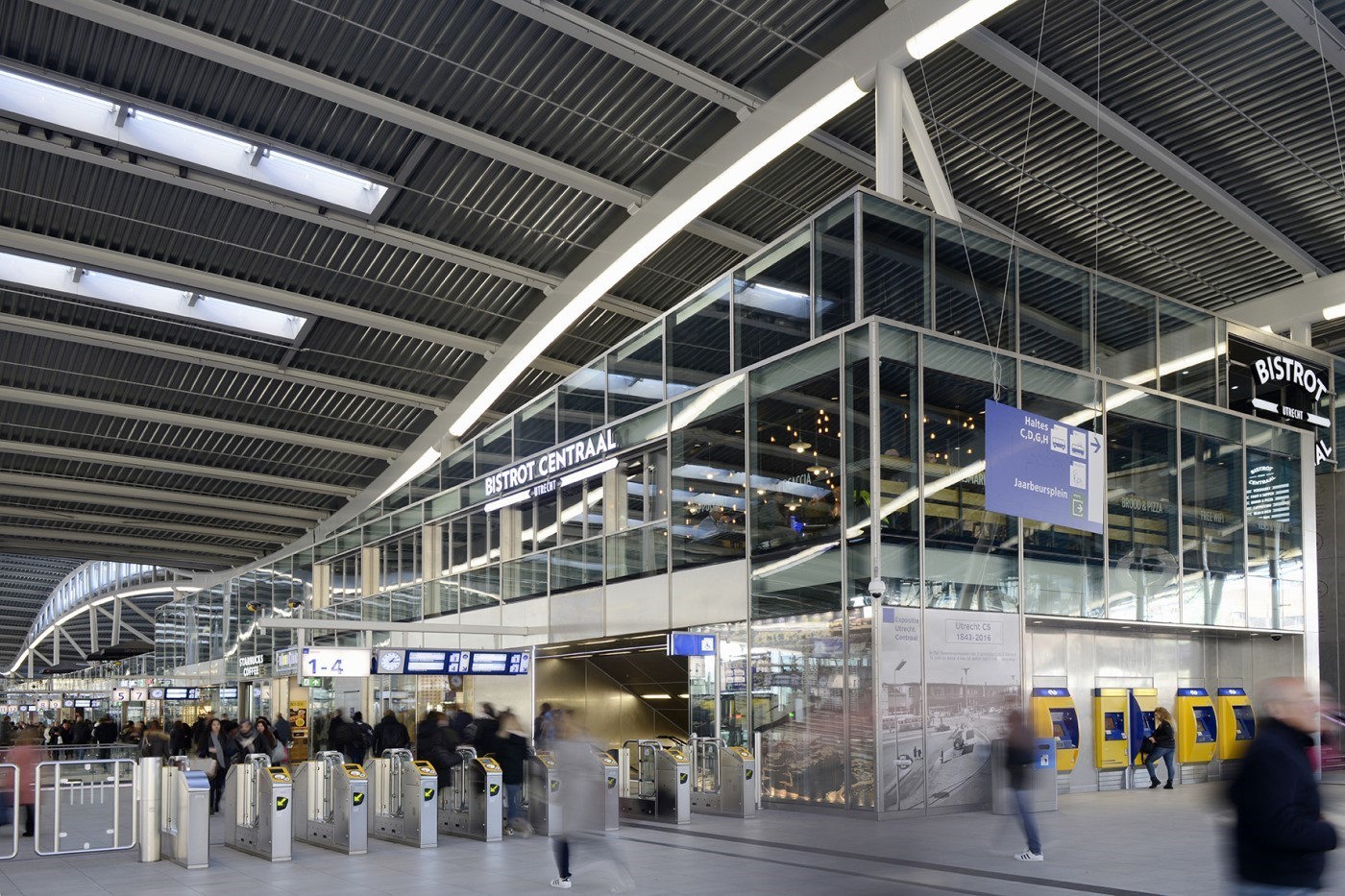 OV Terminals Centraal Station Utrecht verfraaid met Total Glas puien OV Terminals Centraal Station Utrecht verfraaid met Total Glas puien
