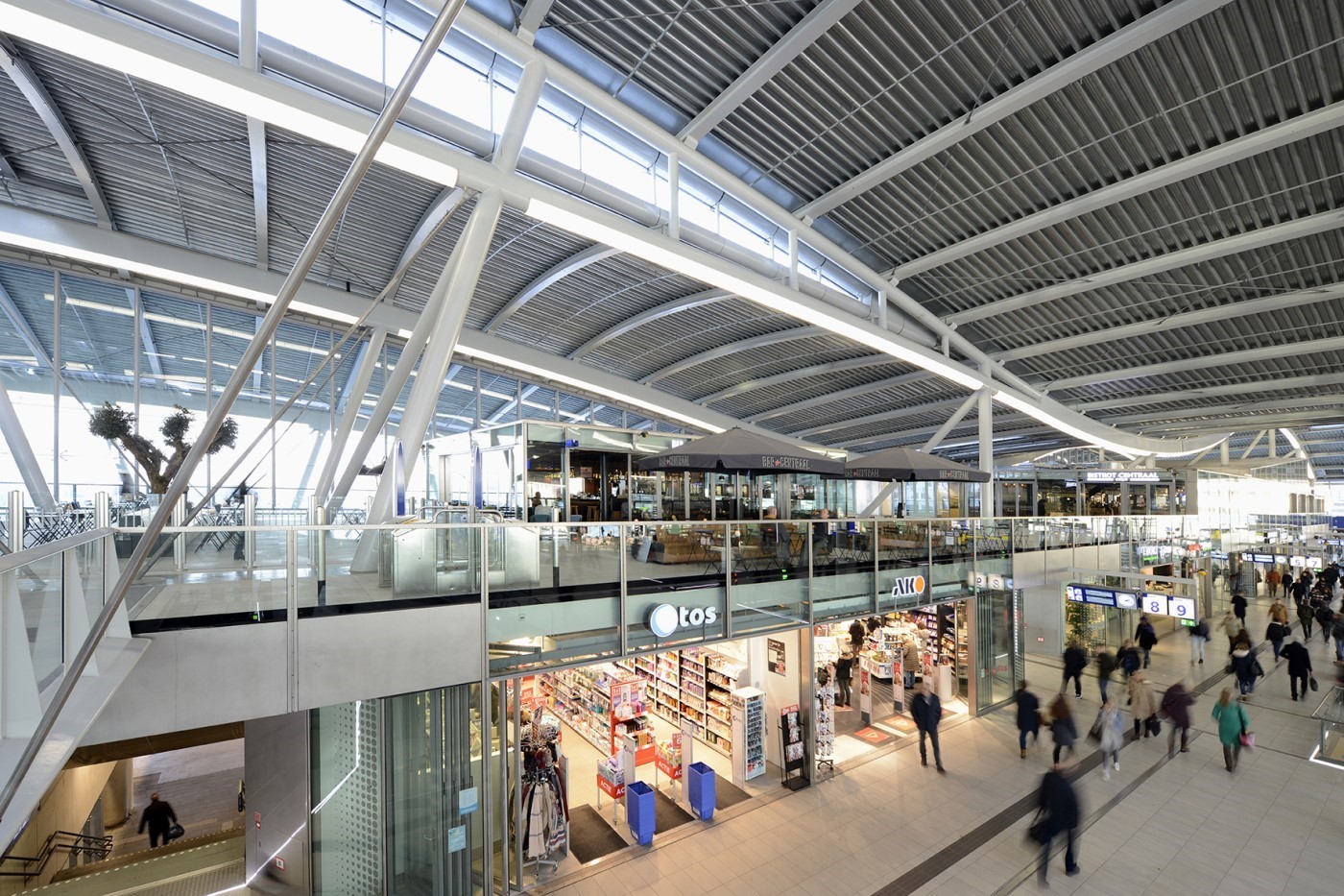 OV Terminals Centraal Station Utrecht verfraaid met Total Glas puien OV Terminals Centraal Station Utrecht verfraaid met Total Glas puien