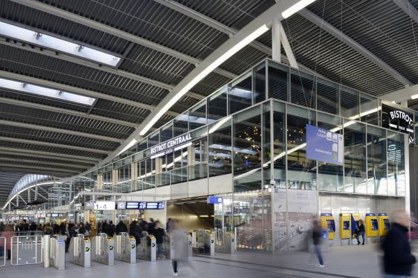 OV Terminals Centraal Station Utrecht verfraaid met Total Glas puien