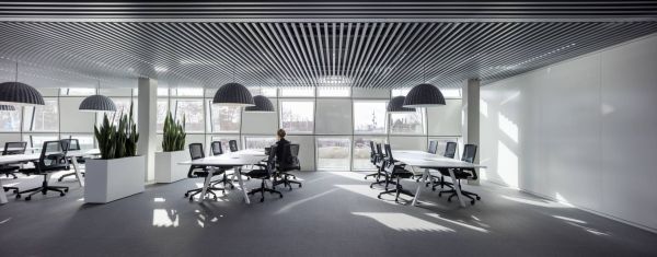 Hunter Douglas organiseert projectbezoek Internationaal Criminal Court voor relaties