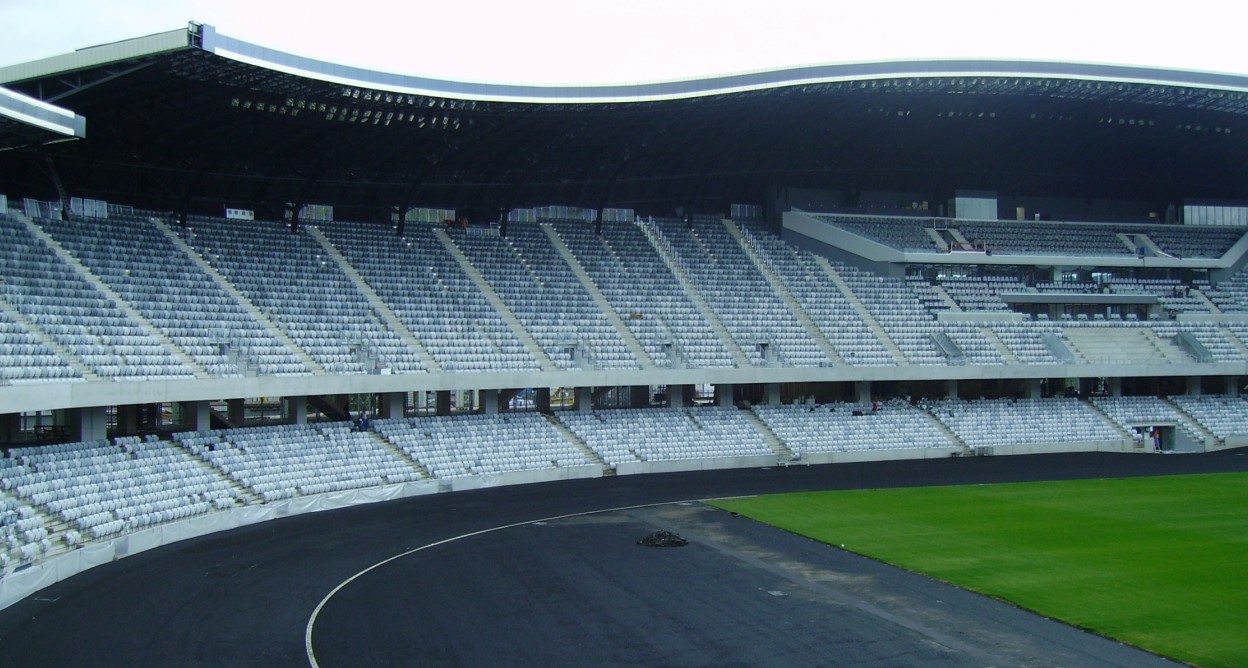 Stevige verankering van stoelen in stadions met betonankers van HECO Stevige verankering van stoelen in stadions met betonankers van HECO