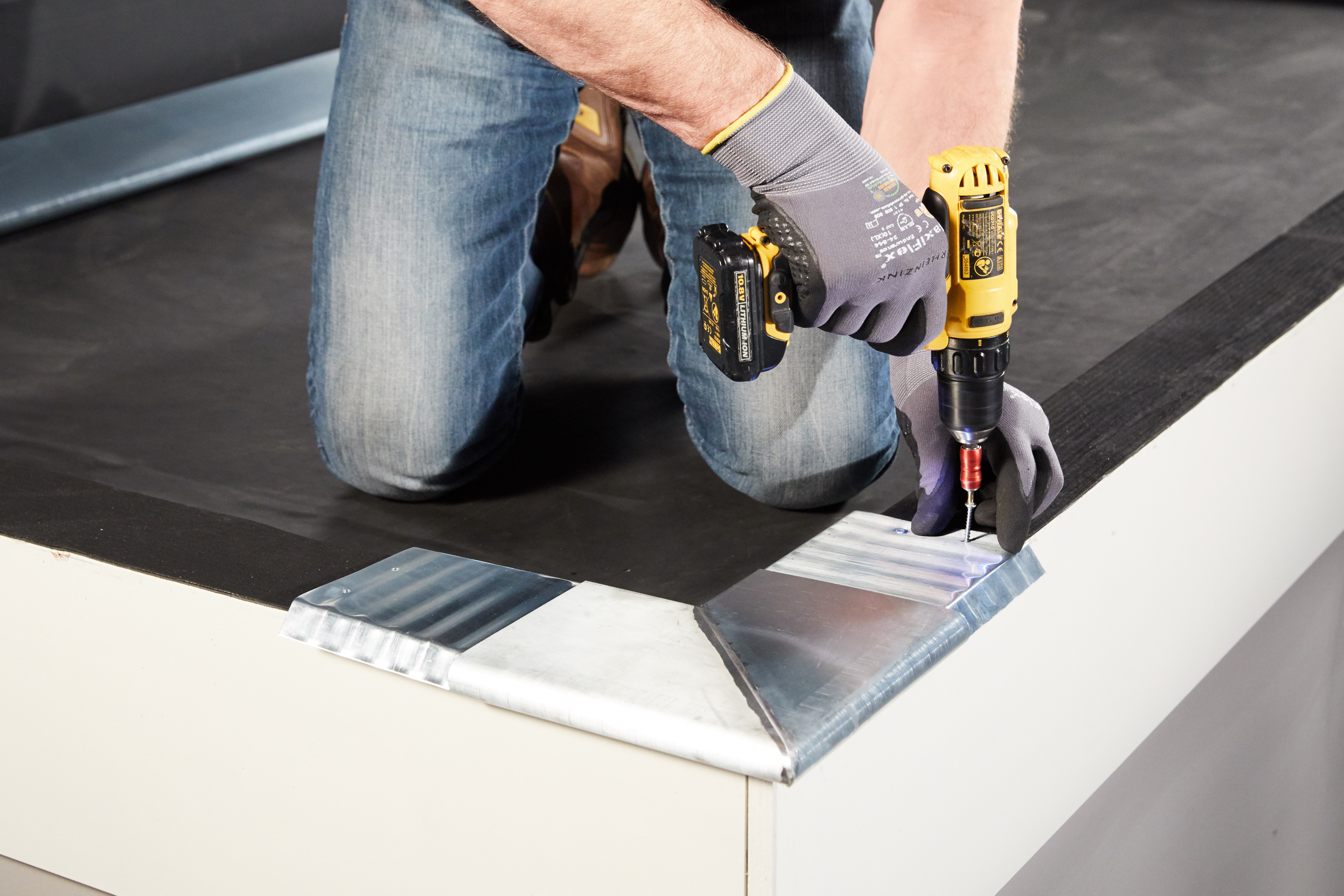 Montage zonder solderen met de Quick-fit deklijst Montage zonder solderen met de Quick-fit deklijst