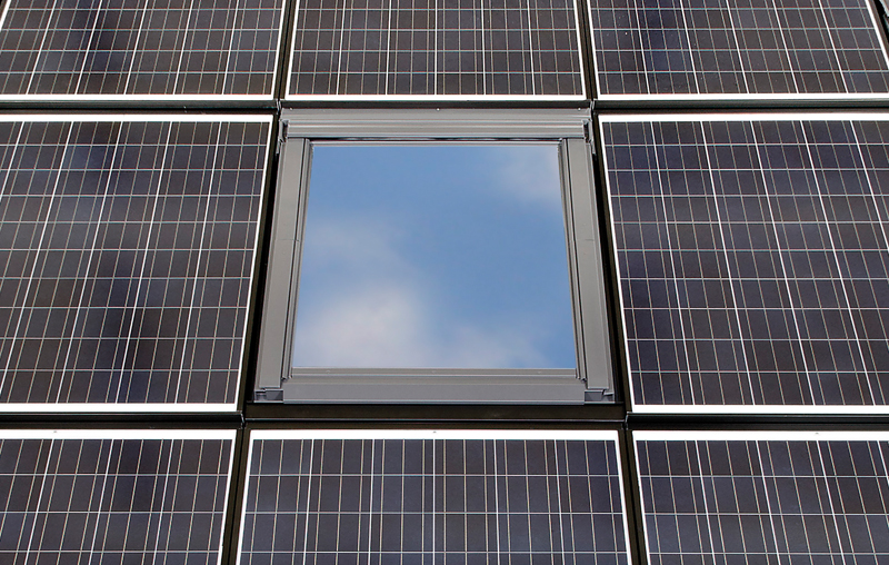 Een goede integratie van zonnepanelen en daglichtoplossingen zijn essentieel. Een goede integratie van zonnepanelen en daglichtoplossingen zijn essentieel.