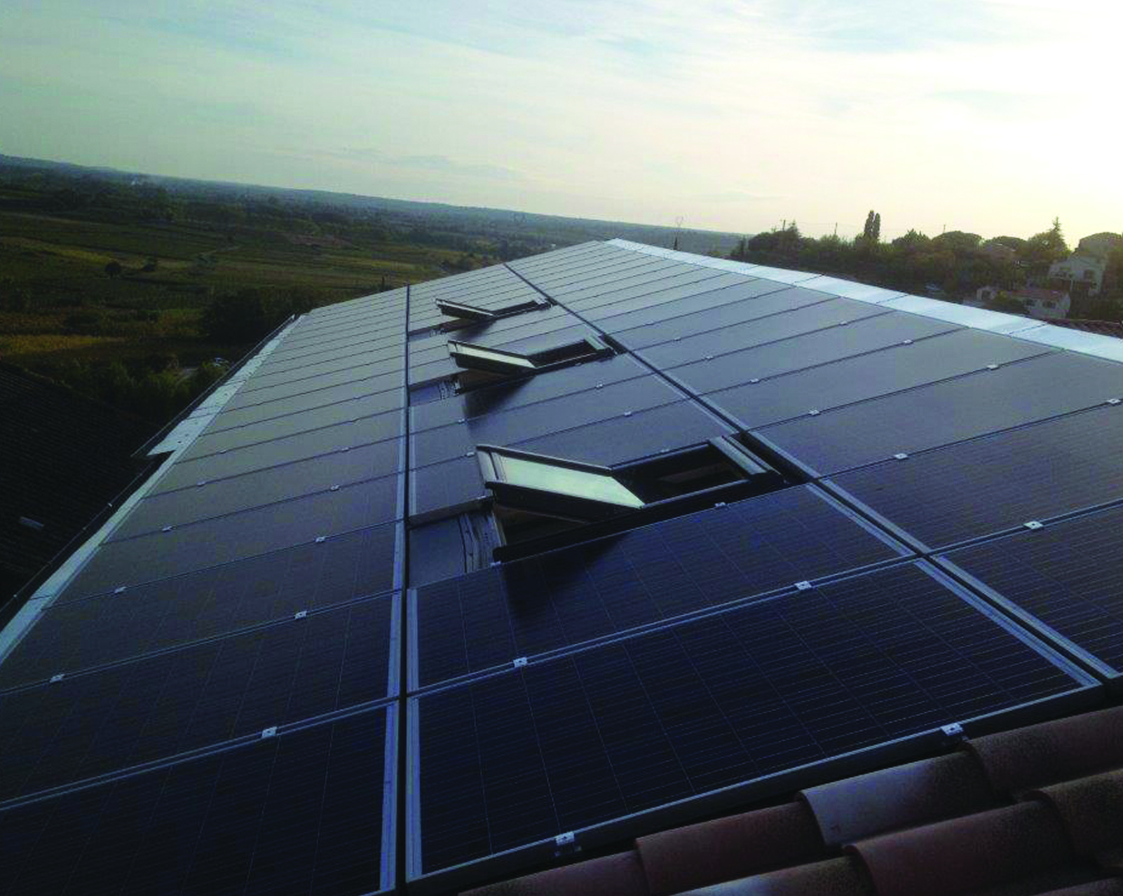 Esthetische integratie-oplossingen VELUX dakramen en zonnepanelen Esthetische integratie-oplossingen VELUX dakramen en zonnepanelen