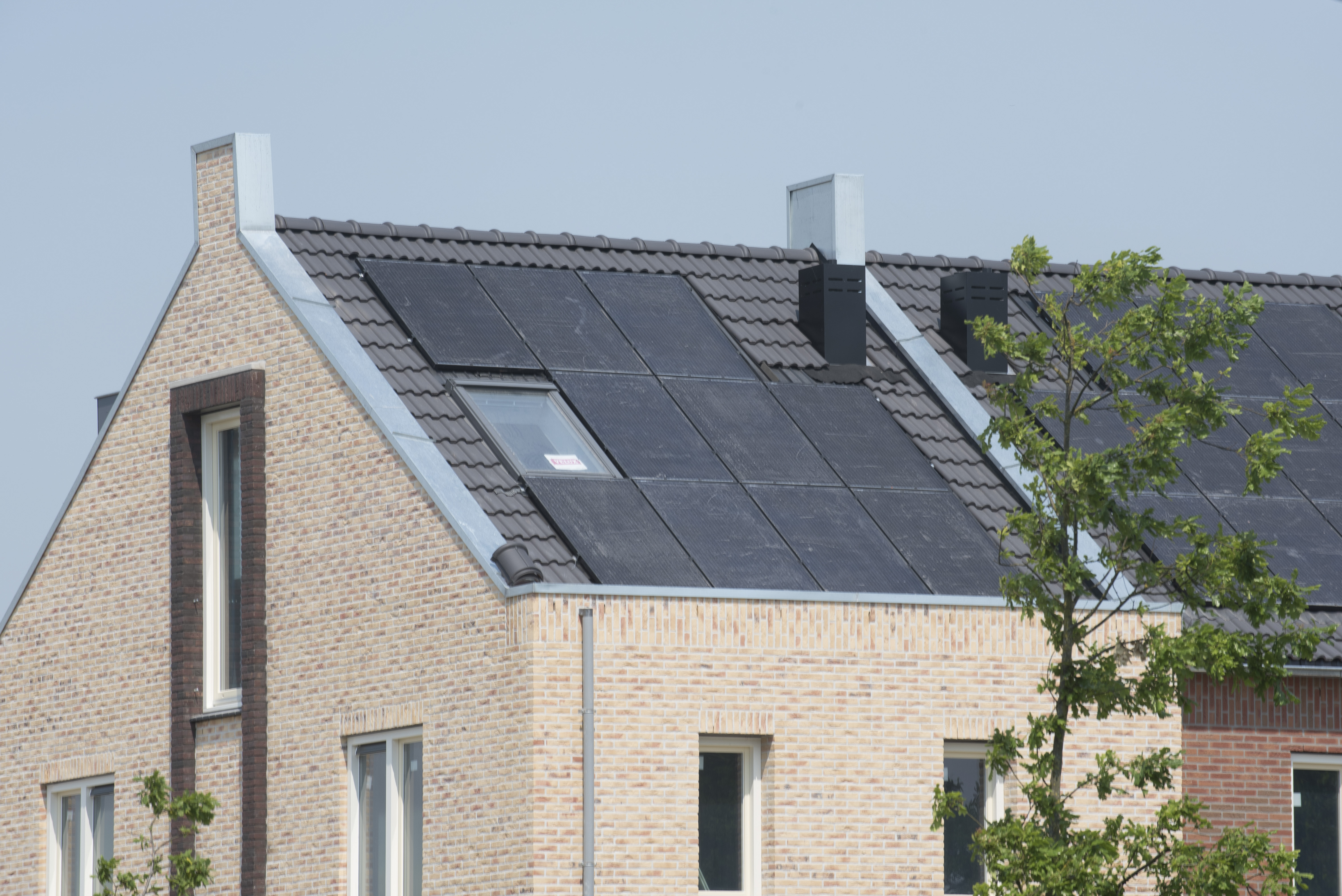 Esthetische integratie-oplossingen VELUX dakramen en zonnepanelen Esthetische integratie-oplossingen VELUX dakramen en zonnepanelen
