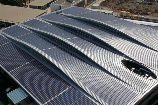 Kalzip AluPlusSolar aluminium dakbanen met geïntegreerde zonnepanelen