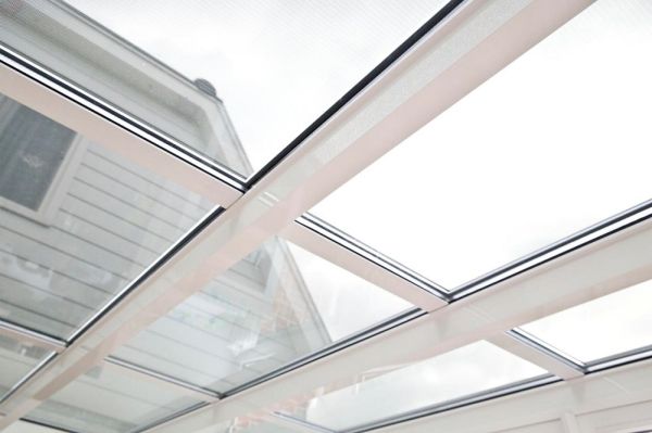 Transparante zonnepanelen met hoge opbrengst: ideaal voor veranda, serre of overkapping.