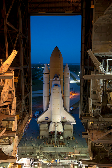 Discovery departs the Vehicle Assembly Building, door Ben Cooper / LaunchPhotography.com