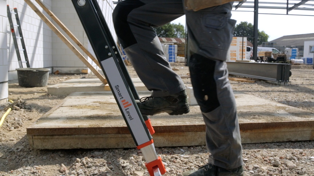 Maak werken op ongelijk niveau gemakkelijk met de Smart Level Ladder Maak werken op ongelijk niveau gemakkelijk met de Smart Level Ladder