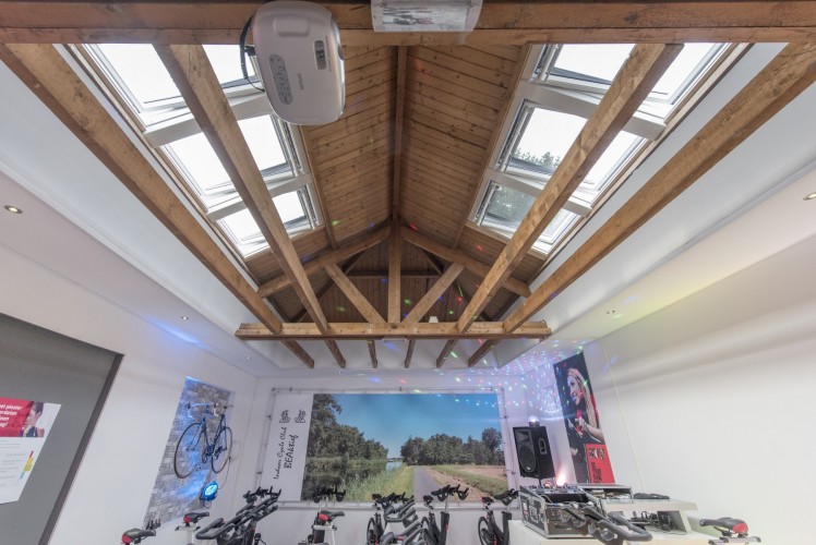 VELUX geeft spinningzaal extra licht, lucht en ruimte