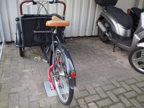 FalcoLoop, vastzetvoorziening voor bakfietsen en scooters