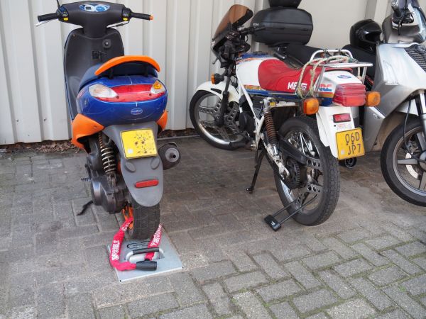 FalcoLoop, vastzetvoorziening voor bakfietsen en scooters