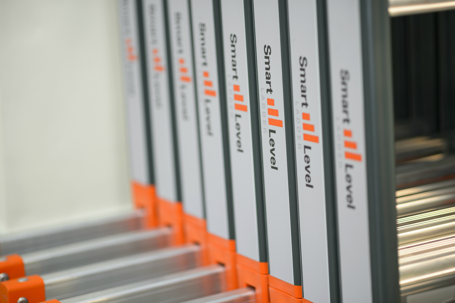 Smart Level Ladder uit voorraad leverbaar Smart Level Ladder uit voorraad leverbaar