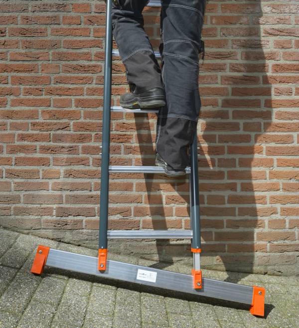 Smart Level Ladder met verstelbare laddervoet voor werken op ongelijke ondergrond