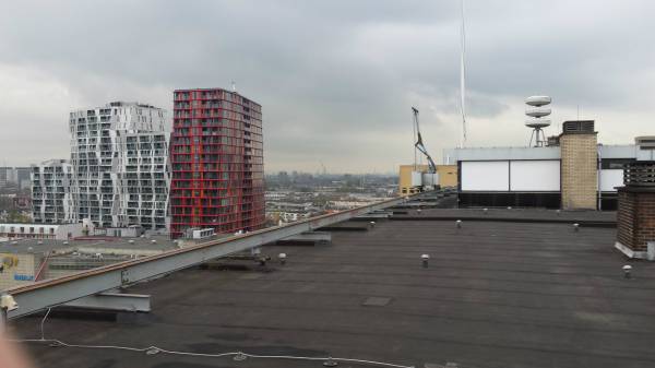 Karels Rooftop clubhouse en daktuin, hoek Kruiskade en Karel Doormanstraat