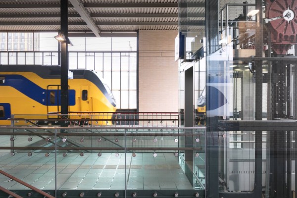 Extreem grote schuifpuien Metaglas dragen bij aan vernieuwing station Eindhoven