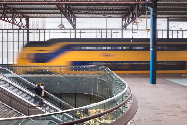 Extreem grote schuifpuien Metaglas dragen bij aan vernieuwing station Eindhoven