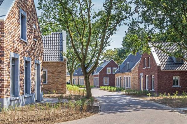 De constructieve kracht van beton en de stijlvolle uitstraling van natuursteen