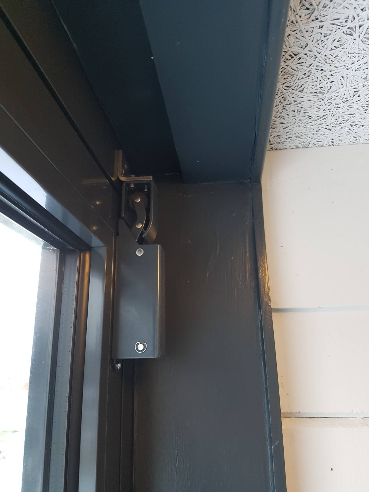 Zelfsluitende binnendeuren; een energiezuinige oplossing! Zelfsluitende binnendeuren; een energiezuinige oplossing!