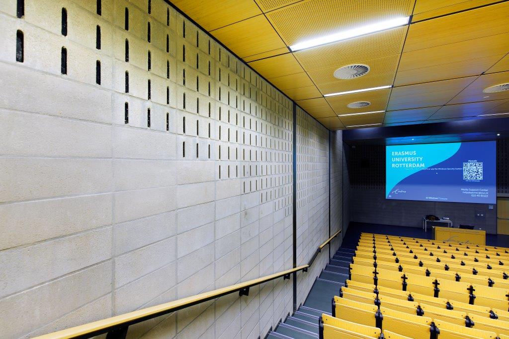 Soundblox akoestische wandblokken met duurzame vulling Erasmus Muur collegezaal