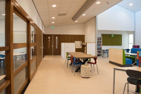 Marmoleum vloeren van Forbo Flooring zorgen voor natuurlijke uitstraling duurzaamste school Nederland