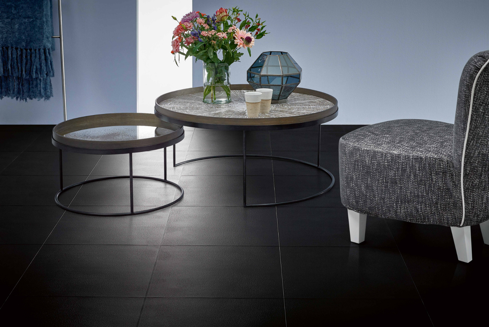 Forbo Floorings nieuwe Novilon Nova Luxe in fraaie donkere tegel Forbo Floorings nieuwe Novilon Nova Luxe in fraaie donkere tegel