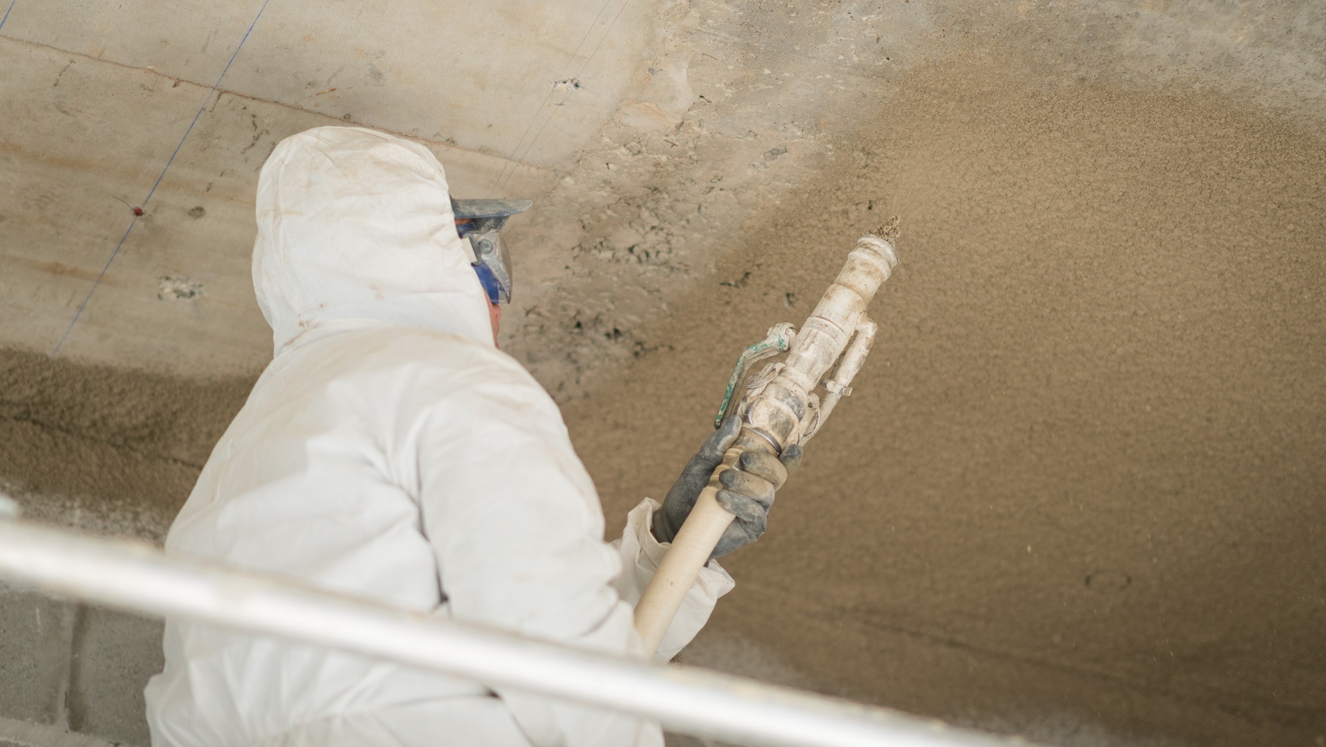 PROMASPRAY®-C450 is een cementgebonden, vezelvrije spuitmortel op basis van vermiculiet PROMASPRAY®-C450 is een cementgebonden, vezelvrije spuitmortel op basis van vermiculiet