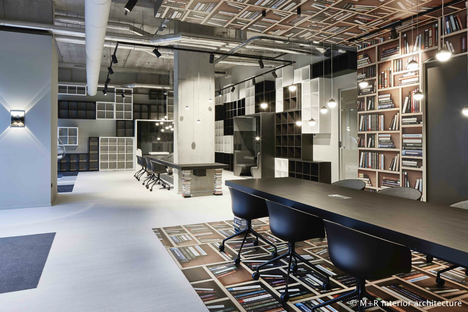 Boeken op het plafond en de vloer al betreft het in werkelijkheid ijzersterk Allura en duurzaam Tessera van Forbo Flooring Boeken op het plafond en de vloer al betreft het in werkelijkheid ijzersterk Allura en duurzaam Tessera van Forbo Flooring