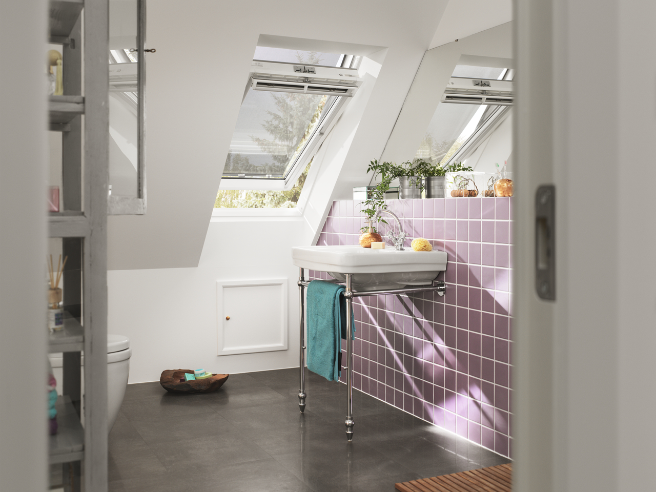 Houd de hitte buiten met VELUX buitenzonweringen Houd de hitte buiten met VELUX buitenzonweringen