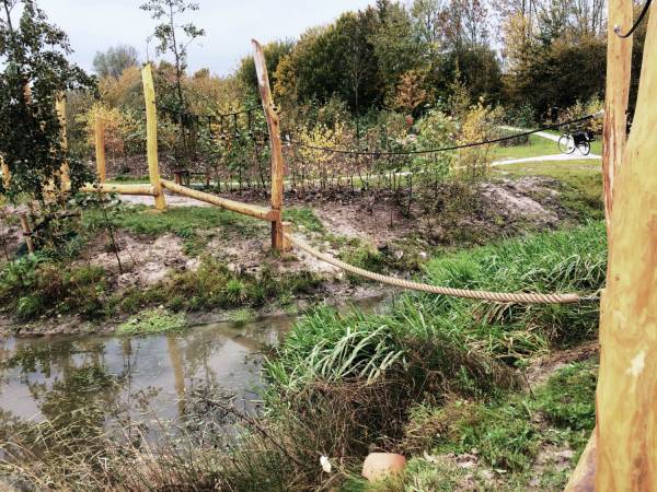 Uitdagende speeltoestellen sluiten aan bij de sfeer van nieuwbouwbuurt Frankhuis in Zwolle