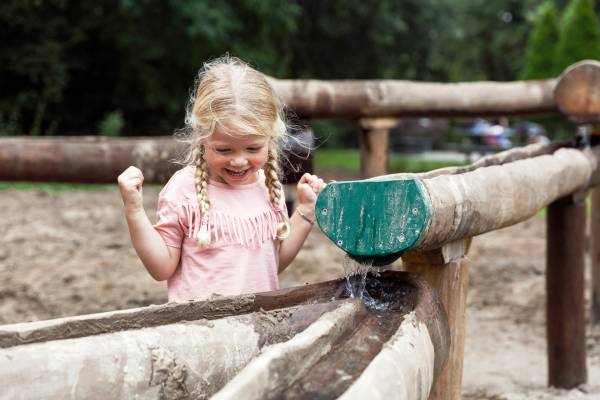 Natuurlijk spelen met speeltoestellen van IJreka