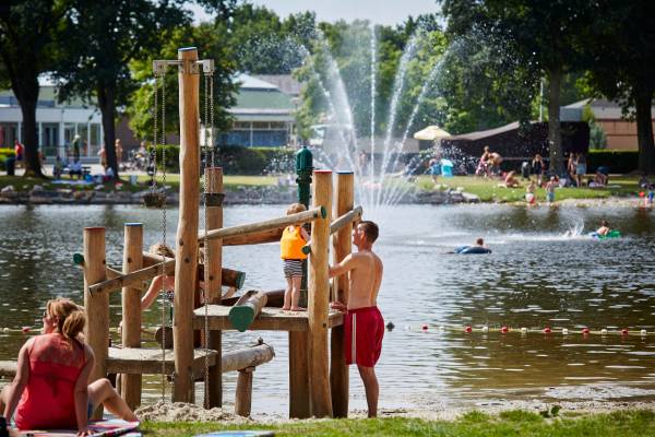 Natuurlijk spelen met speeltoestellen van IJreka