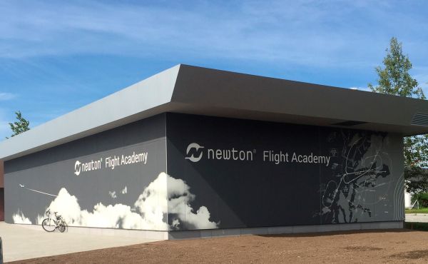 Newton Flight Academy met steni vision gevelbekleding